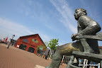 Dylan Thomas statue, Swansea Marina (IMG_8154)