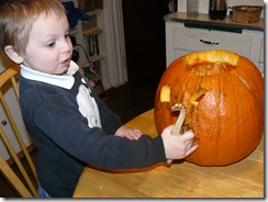 carving a pumpkin 027
