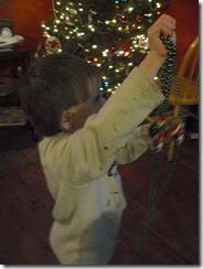 putting up the tree 032