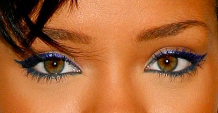 delineado azul0616-rihanna-blue-makeup_bd.jpg Delineado azul0616 rihanna blue makeup bd