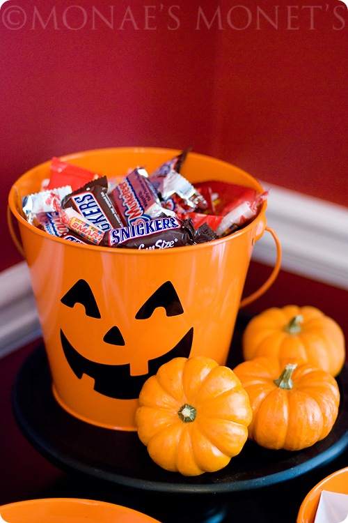 candy pumpkin on stand blog