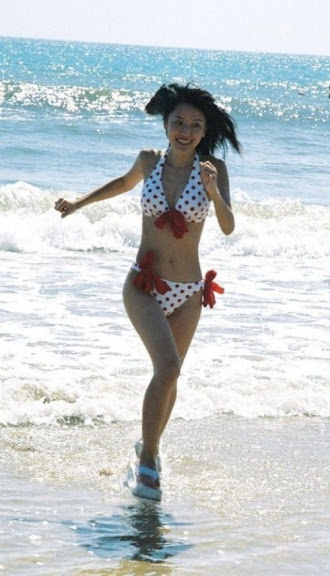 Girls_in_Bikini_Doing_a_Baywatch_Run_10.jpg