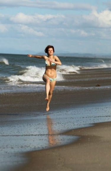 Girls_in_Bikini_Doing_a_Baywatch_Run_20.jpg