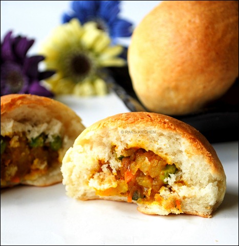 Stuffed masala buns