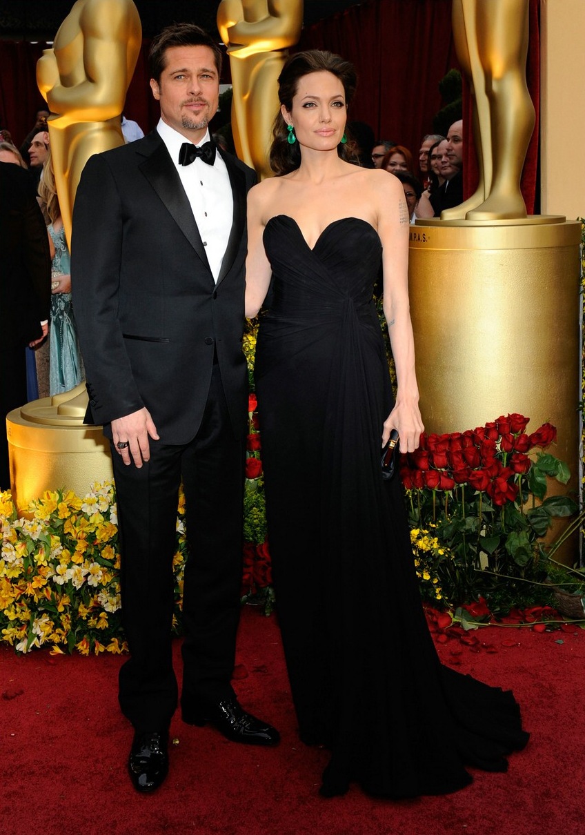 [angelina-jolie-brad-pitt-2009-oscars-10[4].jpg]