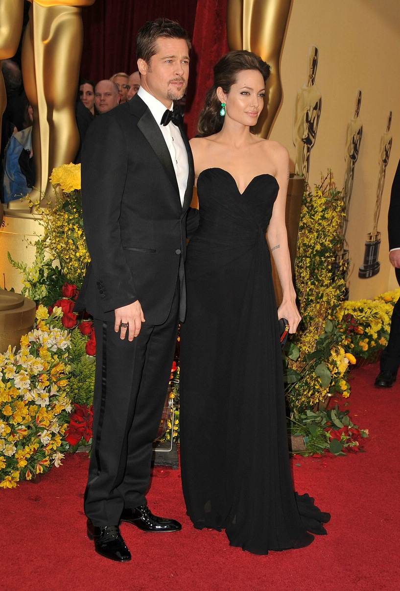 [angelina-jolie-brad-pitt-2009-oscars-25[4].jpg]