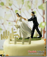 funny_wedding_cake_tops_10