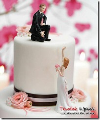 funny_wedding_cake_tops_03