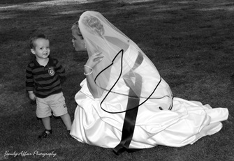 AK06 bride w boy