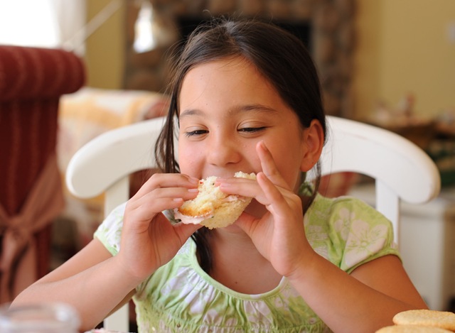 [A cupcake sandwich[3].jpg]