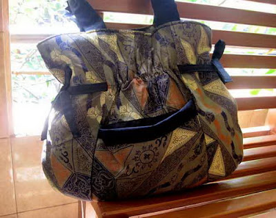 tas batik biru pita