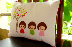 Bantal Imut: Little-Kids