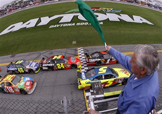 [2009 Daytona 500 race start from flagstand[12].jpg]