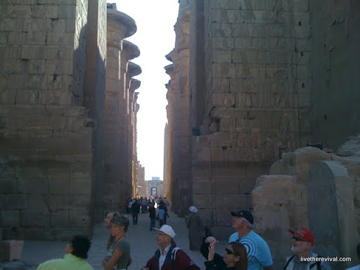 Look at the... dumbstruck tourists :)