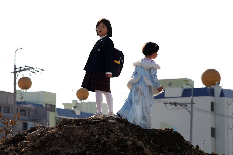 Hee Yeon Kim as Jin, Song Hee as Bin Treeless Mountain Hee Yeon Kim as Jin, Song Hee as Bin TREELESS MOUNTAIN