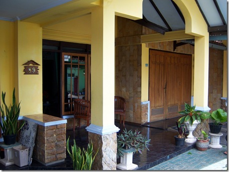 Teras Depan (Rg.Tamu & Garasi)