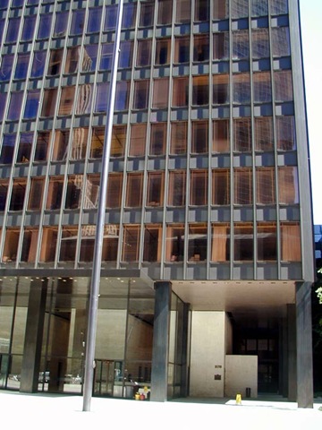 [seagram_building_front[4].jpg]