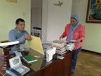 Julian Zapata y Fanny Ochoa en una de las oficinas del Centro Cultural Islámico de Colombia