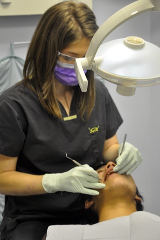 [dentist 027[3].jpg]