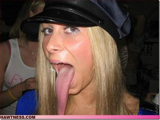 Lindas mulheres fazendo coisas estranhas Lindas mulheres fazendo coisas estranhas