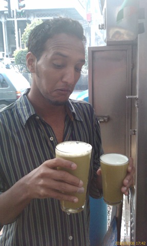 [Jumbo Glass Sugarcane Juice at Kala Ghoda Mumbai[3].jpg]