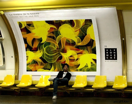 Victor Angelo painting in the Paris Metro