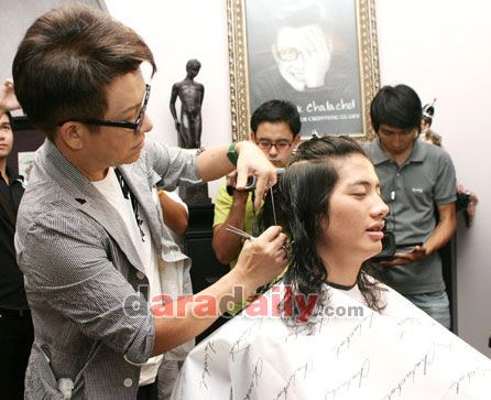 รูปภาพ เป้ ตัดผม เป้ อารักษ์ ตัดผมสั้น เปลี่ยนลุครับบทนำภาพยนตร์ เฉือน