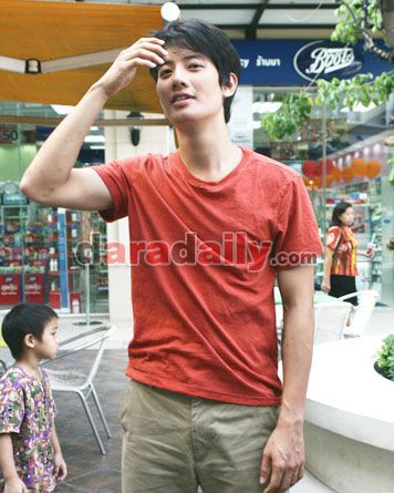 รูปภาพ เป้ ตัดผม เป้ อารักษ์ ตัดผมสั้น เปลี่ยนลุครับบทนำภาพยนตร์ เฉือน