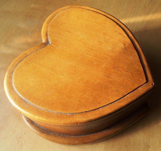 [Wooden Heart Shaped Box[6].jpg]