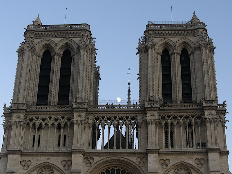 Lluna sobre Notre Dame