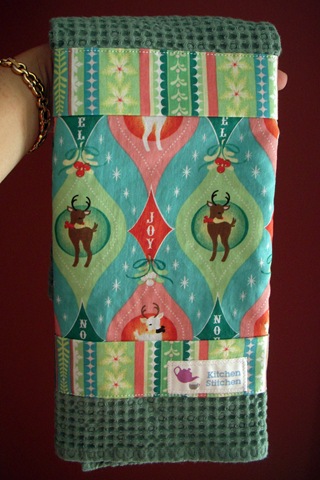 [christmastowel2[2].jpg]
