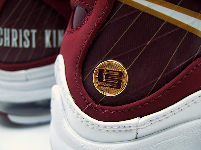 nike air max lebron 7 pe christ the king away 3 01 Nike Air Max LeBron VII (7) Christ The King Exclusive New Photos