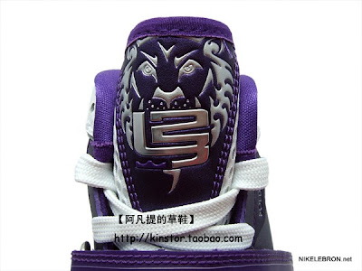Nike Zoom Soldier IV TB WMNS White/Purple Sample New Photos nike zoom soldier 4 tb white purple 2 07 Nike Zoom Soldier IV TB WMNS White/Purple Sample New Photos