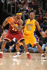 lebron james nba 100121 cle vs lal 08 King James James Scores 37 as Cavs Sweep Kobe & the Lakers