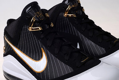 nike air max lebron 7 gr white black gold 6 05 2010 NBA All Star: King James with the Black/White/Gold AMLVII