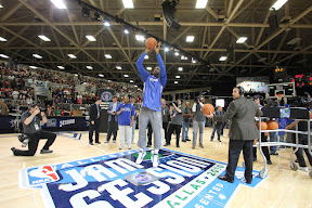 2010 NBA All Star: LeBron James Eastern Conference Practice lebron james nba 100213 all star dallas 15 2010 NBA All Star: LeBron James Eastern Conference Practice