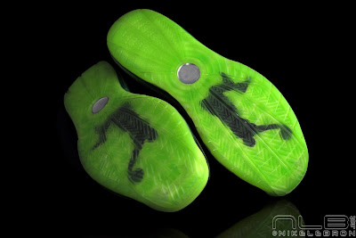 Air Max LeBron VII Black/Electric Green aka Dunkman Showcase lebron7 black dunkman 47 web Air Max LeBron VII Black/Electric Green aka Dunkman Showcase