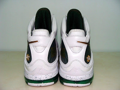 Nike Air Max LeBron VII (7) SVSM Home Player Exclusive Gallery nike air max lebron 7 pe svsm home 4 01 Nike Air Max LeBron VII (7) SVSM Home Player Exclusive Gallery