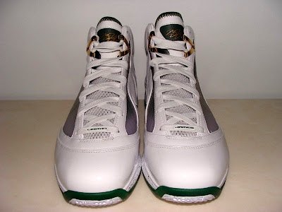 Nike Air Max LeBron VII (7) SVSM Home Player Exclusive Gallery nike air max lebron 7 pe svsm home 4 05 Nike Air Max LeBron VII (7) SVSM Home Player Exclusive Gallery