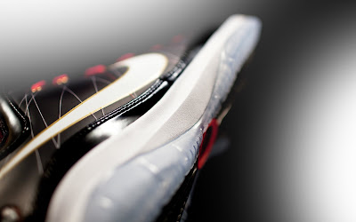 nike lebron 7 ps gr black white red 6 05 Releasing Now: Nike LeBron VII P.S. Black/White Sport Red