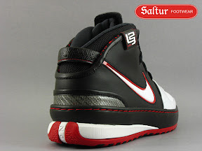 nike zoom lebron 6 gr black white red 12 03 Nike Zoom LeBron VI KIDS vs MENS Comparison