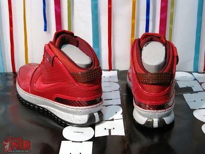 New York City aka Big Apple Nike Zoom LeBron VI Gallery nike zoom lebron 6 pe big apple 5 04 New York City aka Big Apple Nike Zoom LeBron VI Gallery