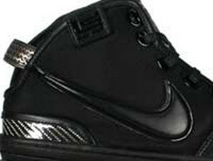An Early Release of the BlackAnthracite Zoom LeBron VI at PYScom