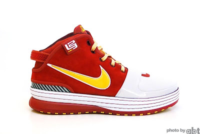 nike zoom lebron 6 pe hardwood classic 1 02 First Look at the 2008 09 Hardwood Classic Zoom LeBron 6