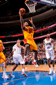 lebron james nba 081210 cle at phi 08 Hawks Stop Cavaliers Eleven Game Winning Streak