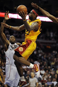 lebron james nba 081210 cle at phi 13 Hawks Stop Cavaliers Eleven Game Winning Streak