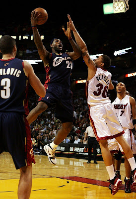 timeline 081230 nba lebron6 withess gold 2008 09 Timeline