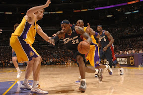 lebron james nba 090119 cle at lal 12 Kobe Bryant vs LeBron James   The Never Ending Story
