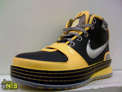 Upcoming Nike Zoom LeBron VI NYC Taxi Real Pictures nike zoom lebron 6 pe taxi new york 3 02 Upcoming Nike Zoom LeBron VI NYC Taxi Real Pictures