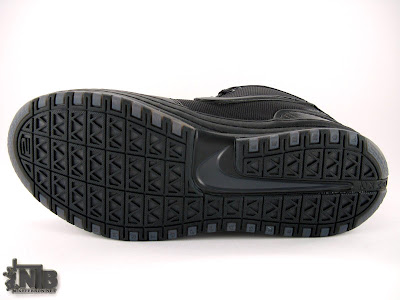 Triple Black Nike Zoom LeBron VI in High Definition nike zoom lebron 6 gr black anthracite 12 03 Triple Black Nike Zoom LeBron VI in High Definition